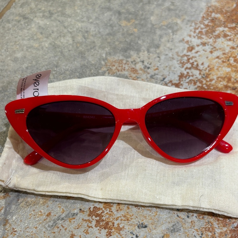 Red Cat-Eye Sunglasses givvyy